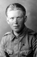 uotari Kauko Elias Kalervo, s. 12.11.1923 Vahviala, maanviljelijä, sotamies 5./JR 4 k. 11.7.1944 Varpajärvi kaatui, ruumis evakuoitu ja haudattu Joensuun Sankarihautausmaa