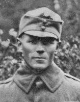 Joukainen Toivo s. 24.11.1903 Säkkijärvi, maanviljelijän poika, alikersantti ErP 1, k. 1.1.1940 Oinala Muolaa, kaatui, ruumis evakuoitu ja haudattu Vahviala Rauhamaa (Erkki Turkia)