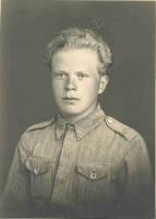 Koskelainen Arvo s. 5.11.1924 Vahviala talollisen poika, sotamies 7./JR 25 k. 19.6.1944 ?, katosi, julistettu kuolleeksi, Iitin vanha hautausmaa