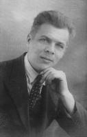 Koskinen Eero Vihtori s. 9.12.1903 Tampere konemestari, korpraali H/L Betty k. 29.10.1942 Ahvenanmeri, kaatui, ruumis jäi kentälle tai tuhoutui, siunattu Vahviala Rauhamaa po, haudattu Pori Reposaaren hautausmaa