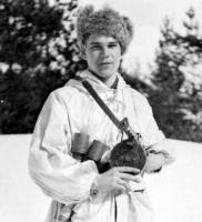 Kymäläinen Gunnar Osvald s. 11.12.1922 Vahviala kauppa-apulainen, sotamies 3./JR 48 k. 4.5.1942 Kuparsaari 39.KS, kuoli haavoittuneena, haudattu Vahviala Rauhamaa