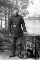 Mälkki Akseli s 8.3.1899 Viipurin mlk maanviljelijän poika, alikersantti Vahvialan suojeluskunta k 7.3.1940 14. SotaS, kuolinsyy muu kuin vihollistoiminnasta johtuva, Vahvialan Sk, haudattu Raahe