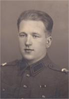 Myllynen Pentti Adolf s. 29.3.1920 Vahviala maanviljhelijän poika, korpraali 19.TyK k. 17.6.1944 Inkilä Kuolemajärvi, kaatui, ruumis jäi kentälle tai tuhoutui, siunattu p.o. Lappeenrannan sankarihautausmaa (Terttu Uutto)