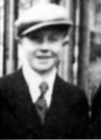 Niskanen Vesa Matti s. 2.12.1922 Viipuri tehdastyöläinen, alokas, Vahvialan SK k. 14.2.1940 Summa, Kuolemajärvi, kaatui, ruumis jäi kentälle tai tuhoutui, siunattu p.o. Nokia hautausmaa?