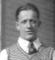 Kauko Nurmi s. 14.8.1913 Viipurin mlk työmies, sotamies, ErP 7 k. 21.2.1940 Sommee Viipurin mlk, kaatui, ruumis evakuoitu ja haudattu Vahviala Rauhamaa