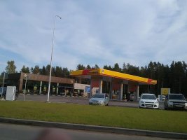 Rosneftin upouusi huoltoasema ja ravintola Sortanlahden satamassa