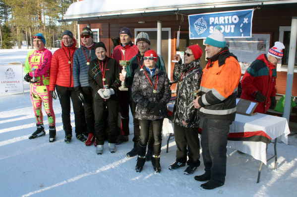 Kiertopalkinnon voittajat. Kuva Raimo Hannukainen.