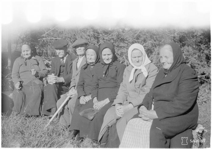 Vpl. Pyhäjärven asukkaita ulkojumalanpalveluksessa, 1.8.1942, SA-kuva.