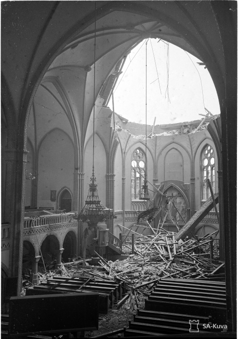 Pommituksen tuhoja Viipurin tuomiokirkossa, 5.2.1940, SA-kuva.