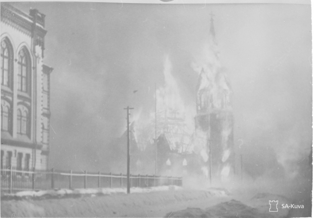 Sortavalan luterilainen kirkko tulessa, 3.2.1940, SA-kuva.