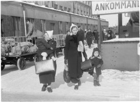 3. Evakot palaavat Helsinkiin maaliskuussa 1940, 1.3.1940 (tuntematon valokuvaaja, SA-kuva)