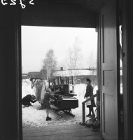 4. Evakkokuorman tekoa, 1940 (valokuvaaja Pekka Kyytinen, Museovirasto)