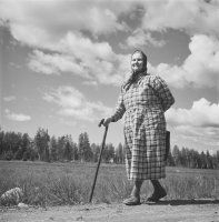 7. Suistamolainen Natalia Eloranta Lieksan Jamalissa, 1954 (Pekka Kyytisen kokoelma, Kansatieteen kuvakokoelma, Museovirasto)